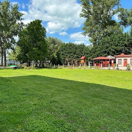 Lelle Beach Club Balatonlelle Exterior foto