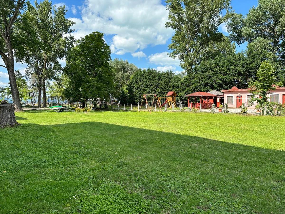 Lelle Beach Club Balatonlelle Exterior foto